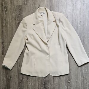 Cream Tailored Blazer with Classic Lapel